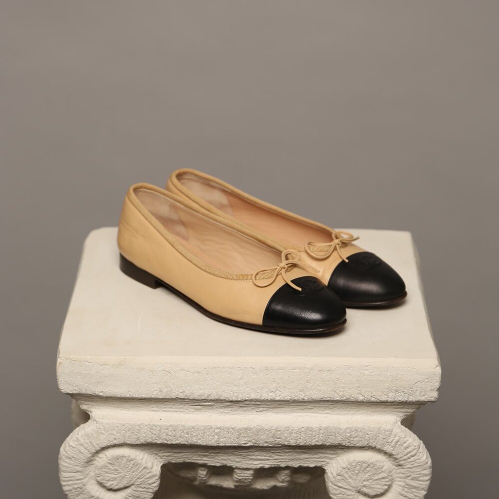 SOLD! CHANEL CC Ballet Flats - Picture 3 of 11